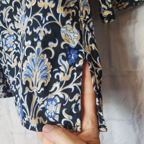 TALBOTS Floral V-neck Lighting Blouse Top - Picture 2 of 7